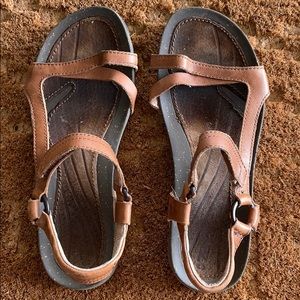 Teva Leather Sandal sz 6